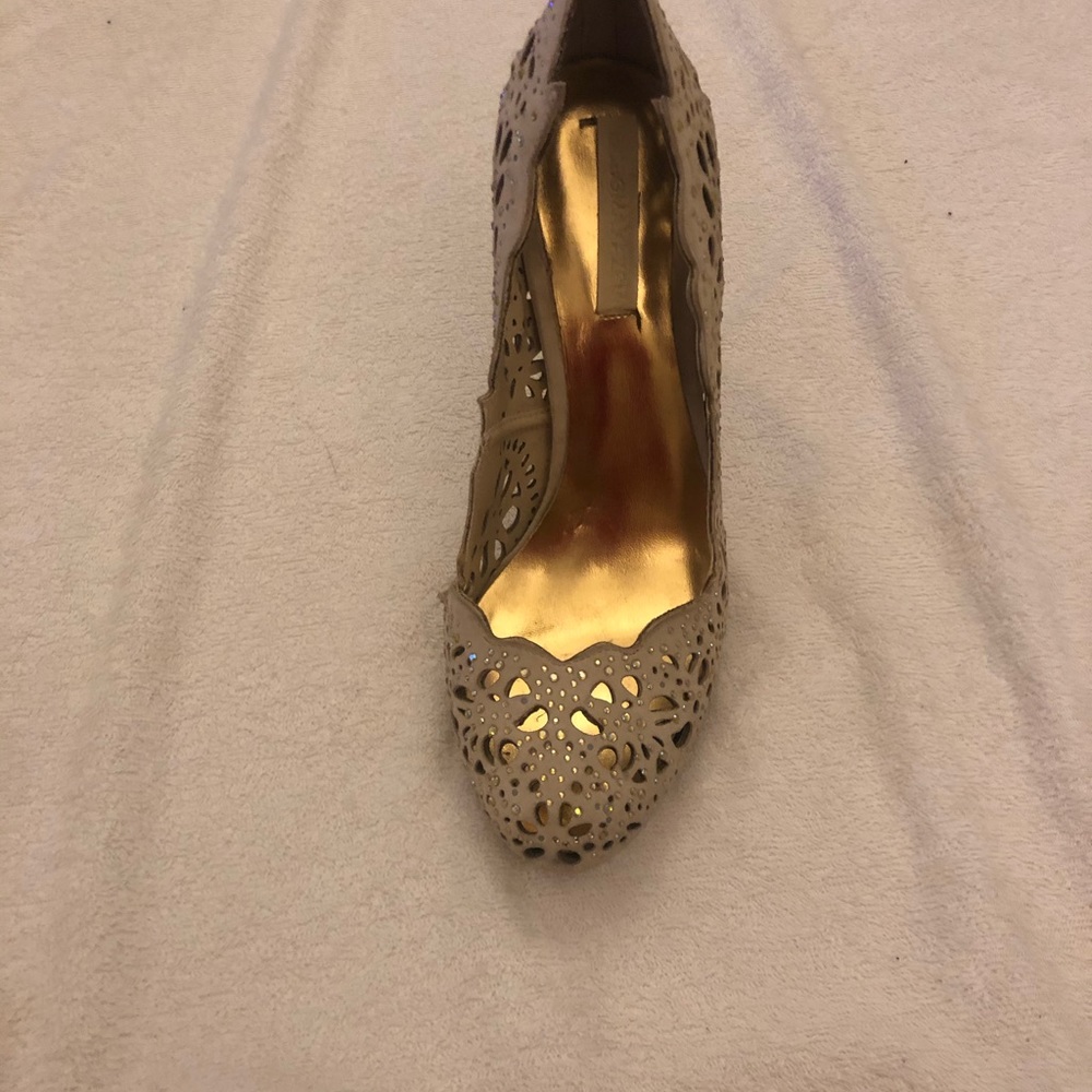 BCBGMaxazria pumps